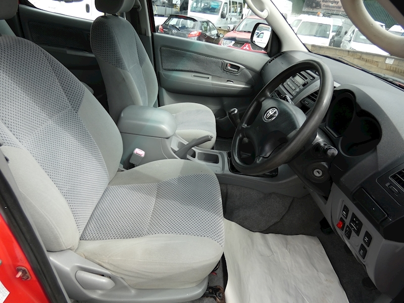 Toyota 2006 56 TOYOTA HILUX 2.5 D-4D HL3 DOUBLE CAB PICK UP