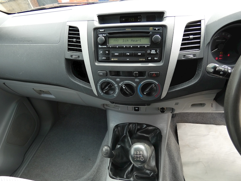 Toyota 2006 56 TOYOTA HILUX 2.5 D-4D HL3 DOUBLE CAB PICK UP