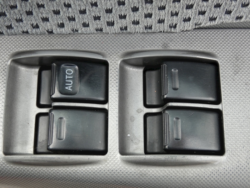 Toyota 2006 56 TOYOTA HILUX 2.5 D-4D HL3 DOUBLE CAB PICK UP