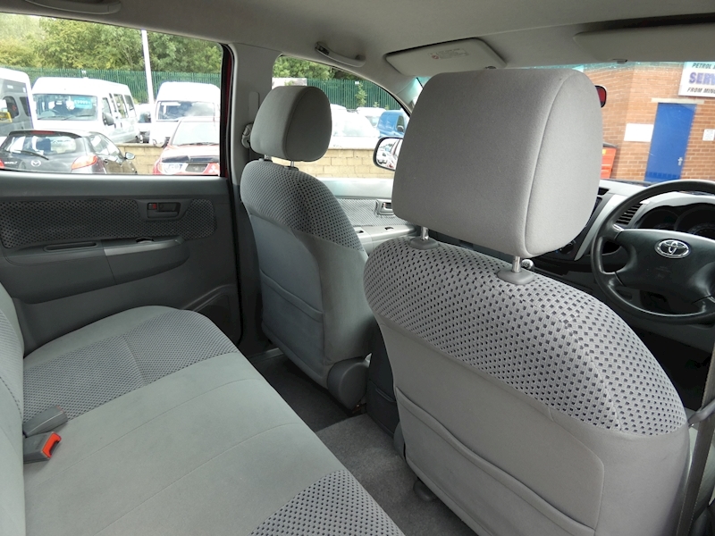 Toyota 2006 56 TOYOTA HILUX 2.5 D-4D HL3 DOUBLE CAB PICK UP