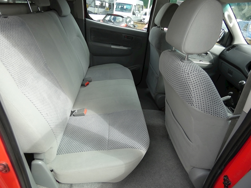 Toyota 2006 56 TOYOTA HILUX 2.5 D-4D HL3 DOUBLE CAB PICK UP