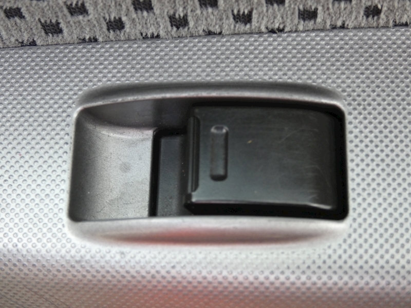 Toyota 2006 56 TOYOTA HILUX 2.5 D-4D HL3 DOUBLE CAB PICK UP