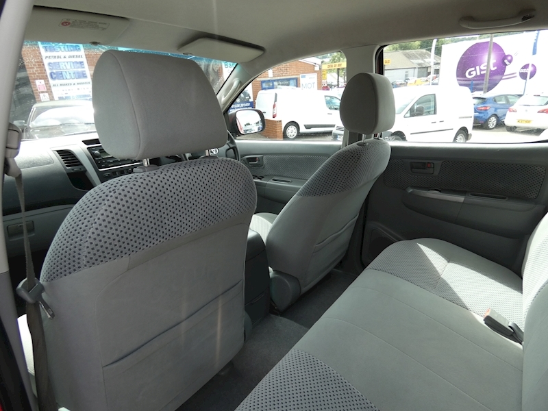 Toyota 2006 56 TOYOTA HILUX 2.5 D-4D HL3 DOUBLE CAB PICK UP