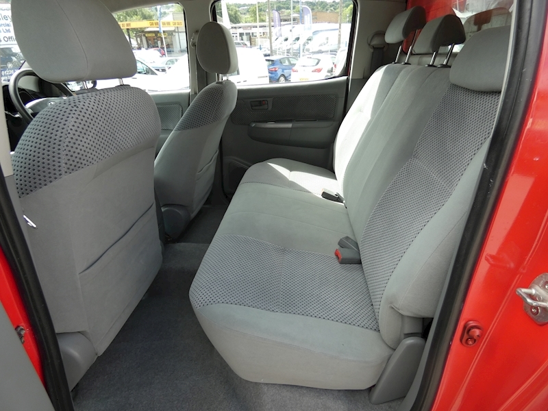 Toyota 2006 56 TOYOTA HILUX 2.5 D-4D HL3 DOUBLE CAB PICK UP