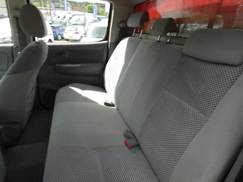 Toyota 2006 56 TOYOTA HILUX 2.5 D-4D HL3 DOUBLE CAB PICK UP