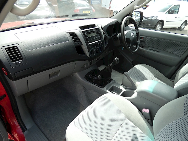 Toyota 2006 56 TOYOTA HILUX 2.5 D-4D HL3 DOUBLE CAB PICK UP