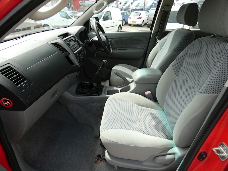 Toyota 2006 56 TOYOTA HILUX 2.5 D-4D HL3 DOUBLE CAB PICK UP