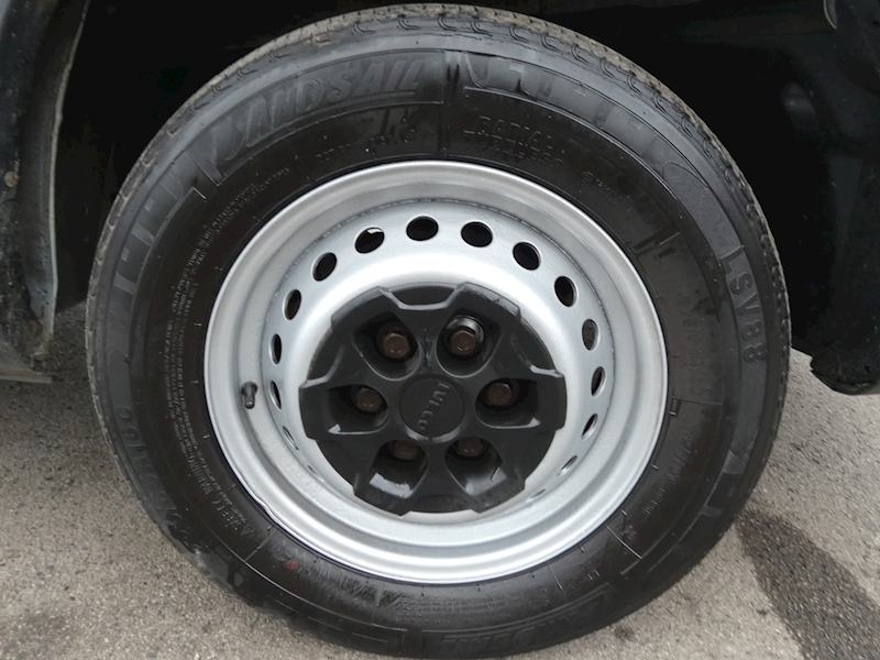 Iveco 2017 67 IVECO DAILY 2.3TD 14V 35S LWB DROPSIDE PICKUP TAIL LIFT EURO 6