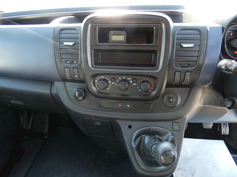 Vauxhall 2015 15 VAUXHALL VIVARO 2900 1.6CDTI 4 CAGE DOG VAN EX POLICE