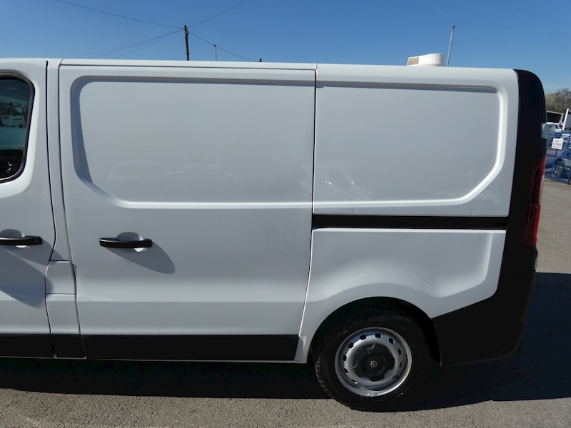 Vauxhall 2015 15 VAUXHALL VIVARO 2900 1.6CDTI 4 CAGE DOG VAN EX POLICE