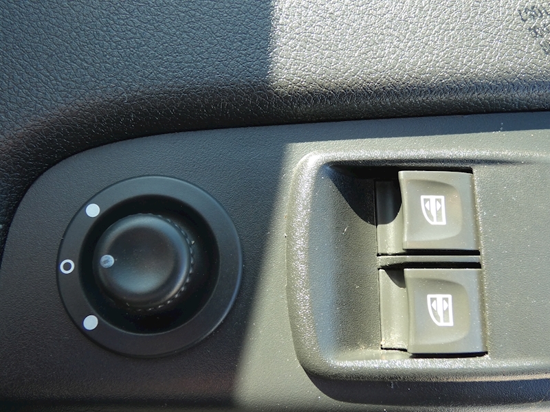 Vauxhall 2015 15 VAUXHALL VIVARO 2900 1.6CDTI 4 CAGE DOG VAN EX POLICE