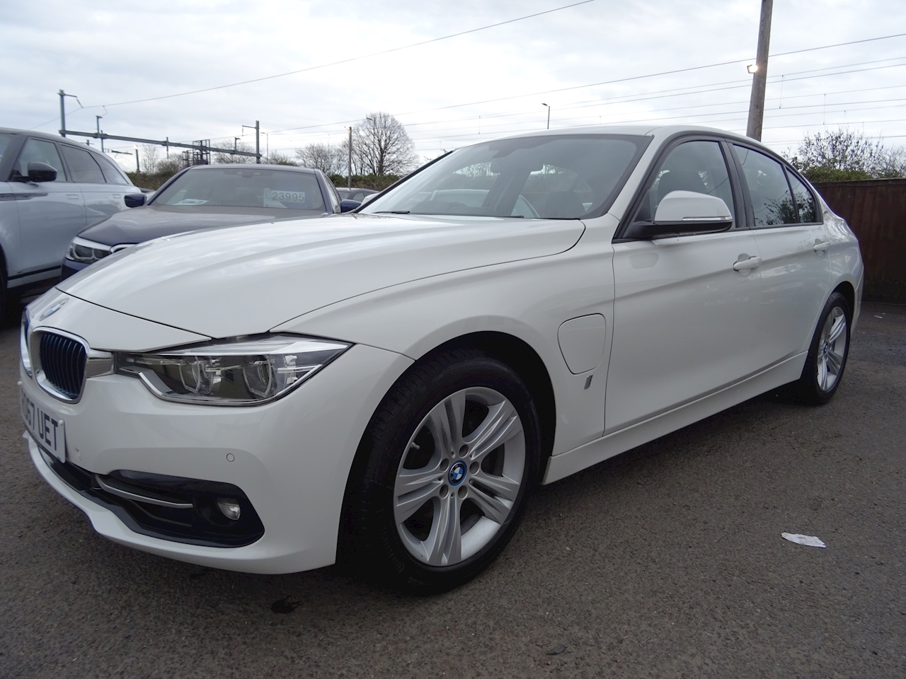 2.0 330e 7.6kWh Sport Saloon 4dr Petrol Plug-in Hybrid Auto (s/s) (252 ps)
