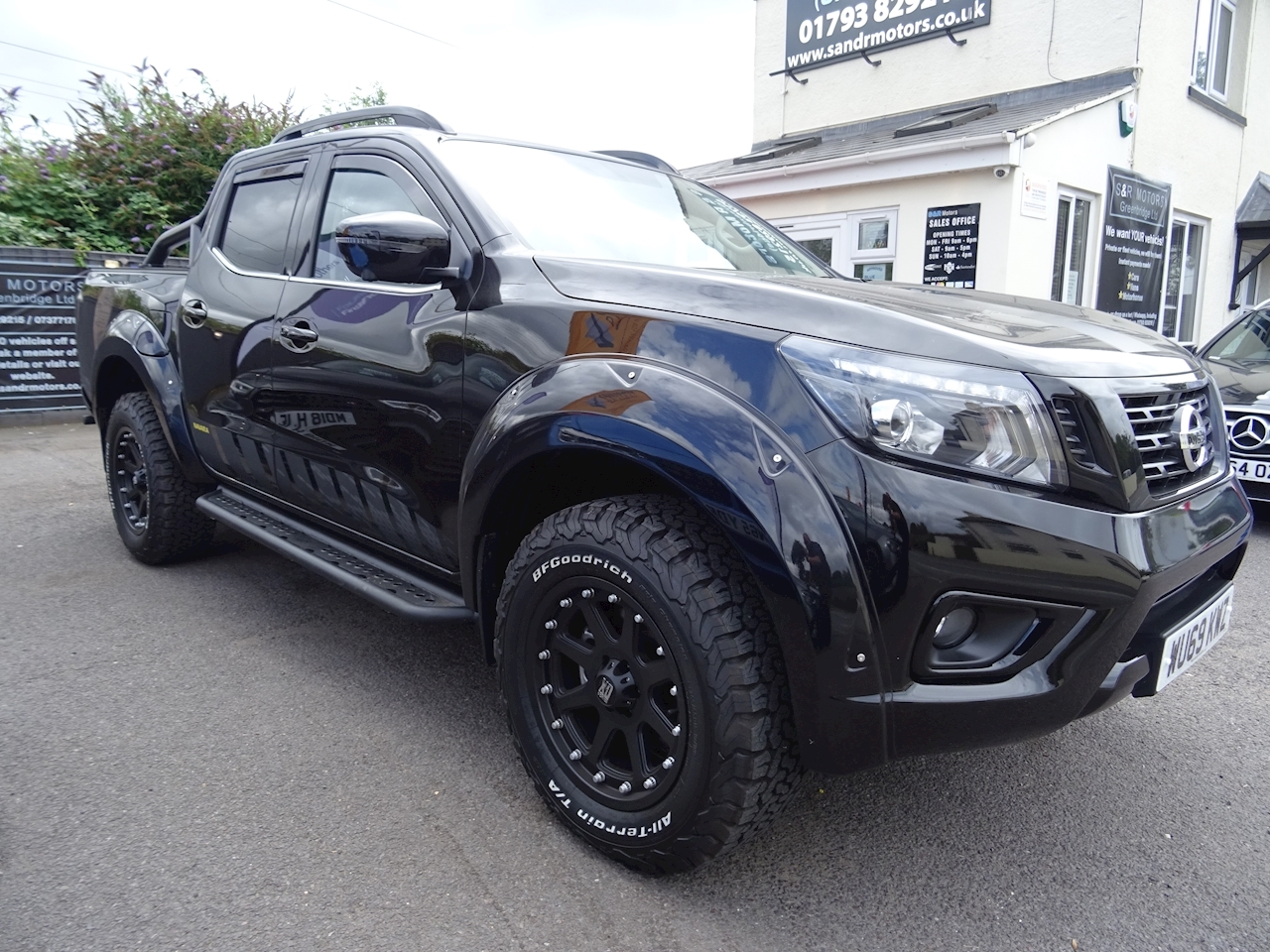 2.3 dCi N-Guard Double Cab Pickup 4dr Diesel Auto 4WD (190 ps)