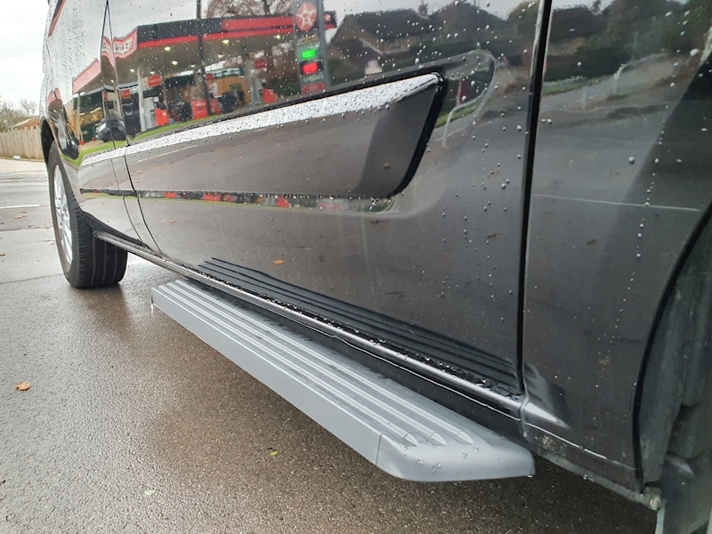 Ford Tourneo Custom Titanium 2.0 5dr Minibus Auto Diesel