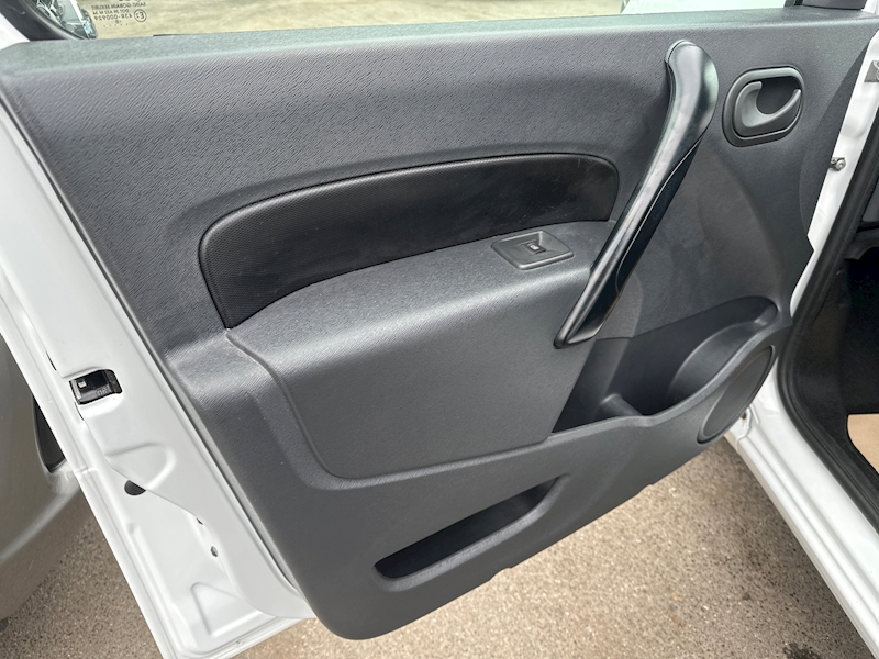 Renault ZE 33kWh Business Panel Van 6dr Electric Auto L3 H1 (i) (60 ps)