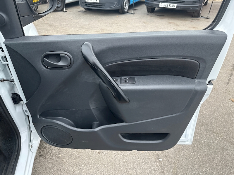 Renault ZE 33kWh Business Panel Van 6dr Electric Auto L3 H1 (i) (60 ps)