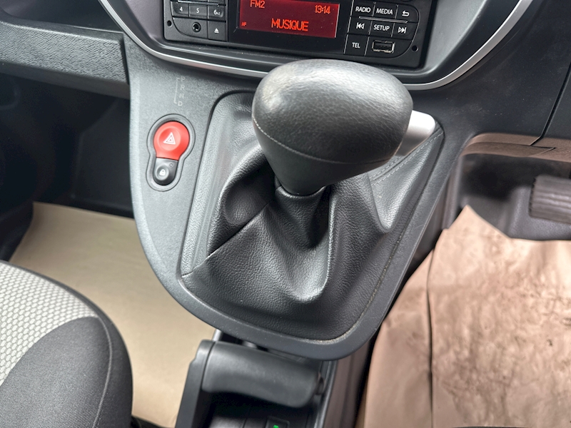 Renault ZE 33kWh Business Panel Van 6dr Electric Auto L3 H1 (i) (60 ps)