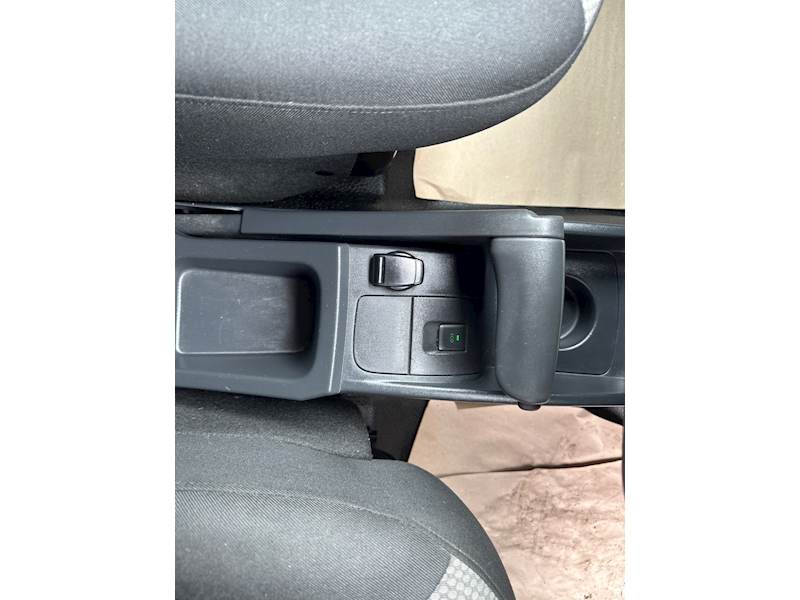 Renault ZE 33kWh Business Panel Van 6dr Electric Auto L3 H1 (i) (60 ps)