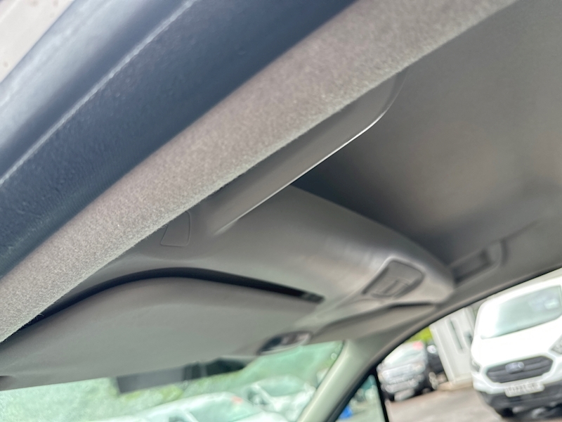 Ford 220 EcoBlue Combi Van 1.5 Manual Diesel Combi Van Manual Diesel Combi Van Manual Diesel