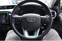 2019 Toyota Hilux D-4D Invincible - Thumb 11