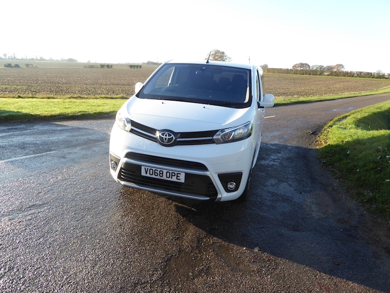 Toyota Proace Verso D-4D L1 Family Van With Side Windows 2.0 Manual Diesel