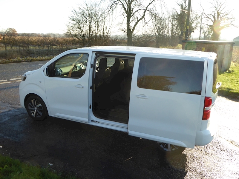 Toyota Proace Verso D-4D L1 Family Van With Side Windows 2.0 Manual Diesel