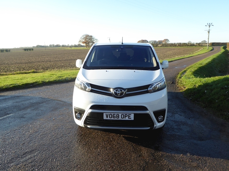Toyota Proace Verso D-4D L1 Family Van With Side Windows 2.0 Manual Diesel