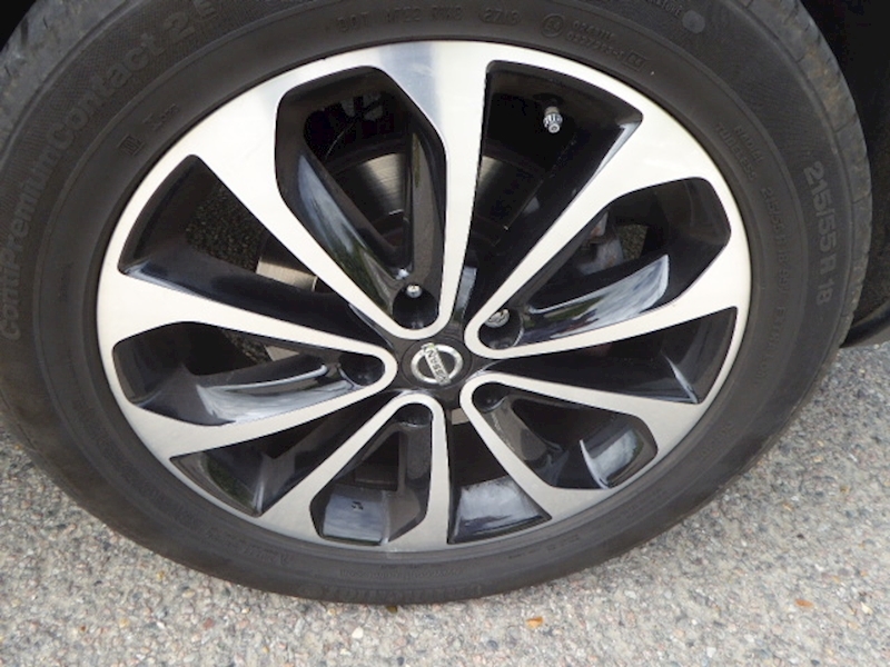 Nissan Qashqai 360 Hatchback 1.6 Cvt Petrol