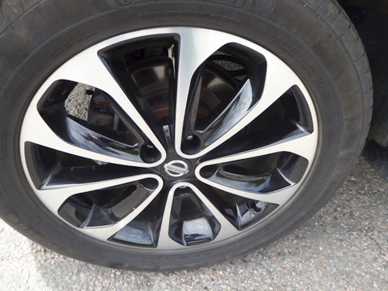Nissan Qashqai 360 Hatchback 1.6 Cvt Petrol