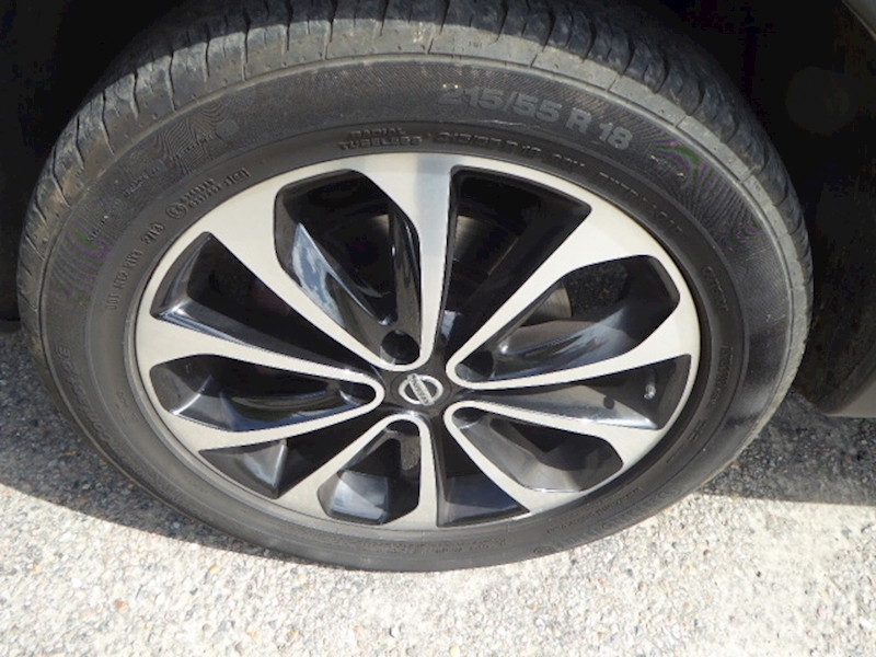 Nissan Qashqai 360 Hatchback 1.6 Cvt Petrol