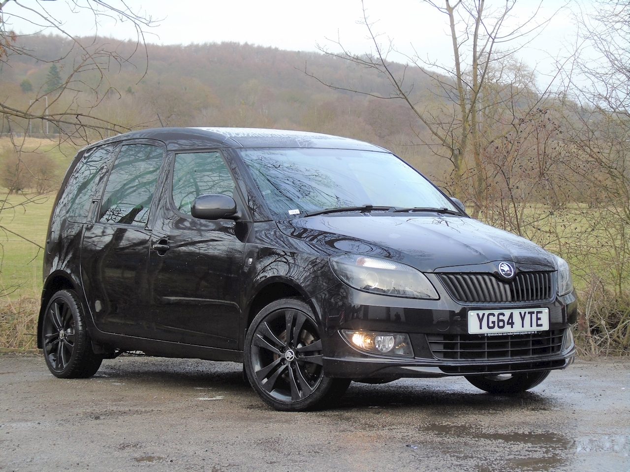 SKODA ROOMSTER black-edition Used - the parking