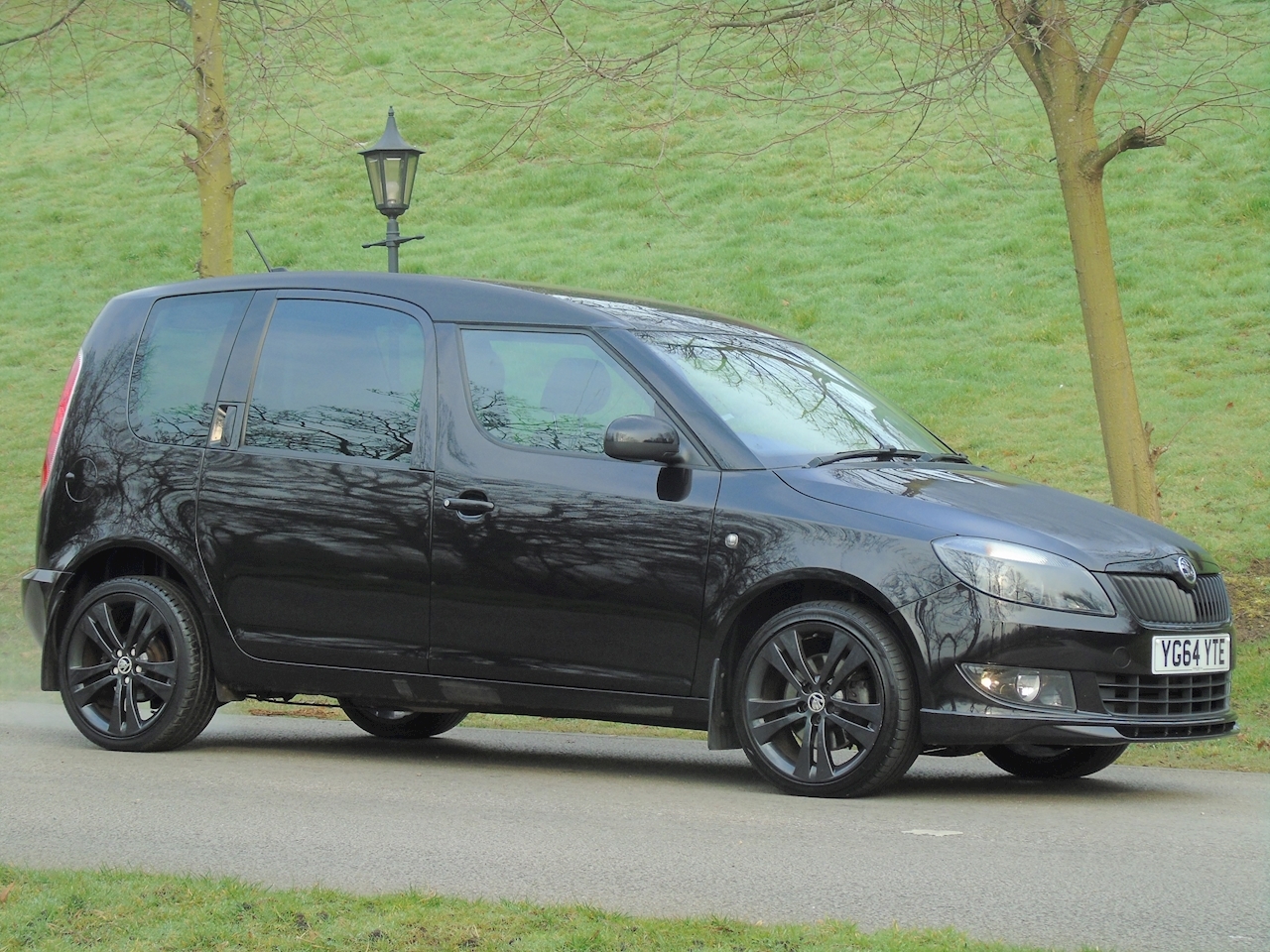 SKODA ROOMSTER black-edition Used - the parking