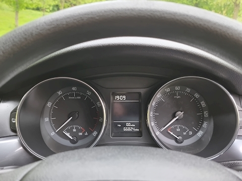 1.4 TSI S Hatchback 5dr Petrol Manual (157 g/km, 125 bhp)