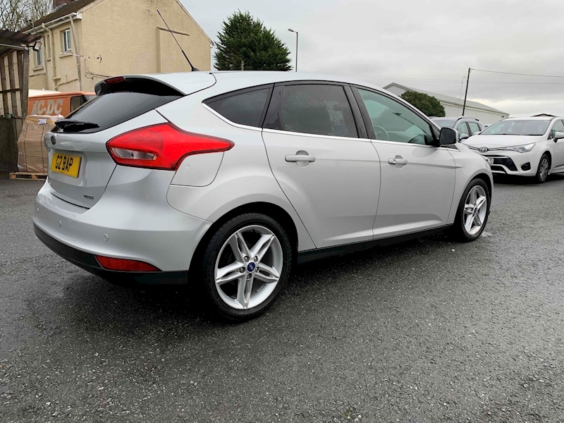 Ford 1.0T EcoBoost Zetec Hatchback 5dr Petrol (s/s) (100 ps) - Vehicle ...