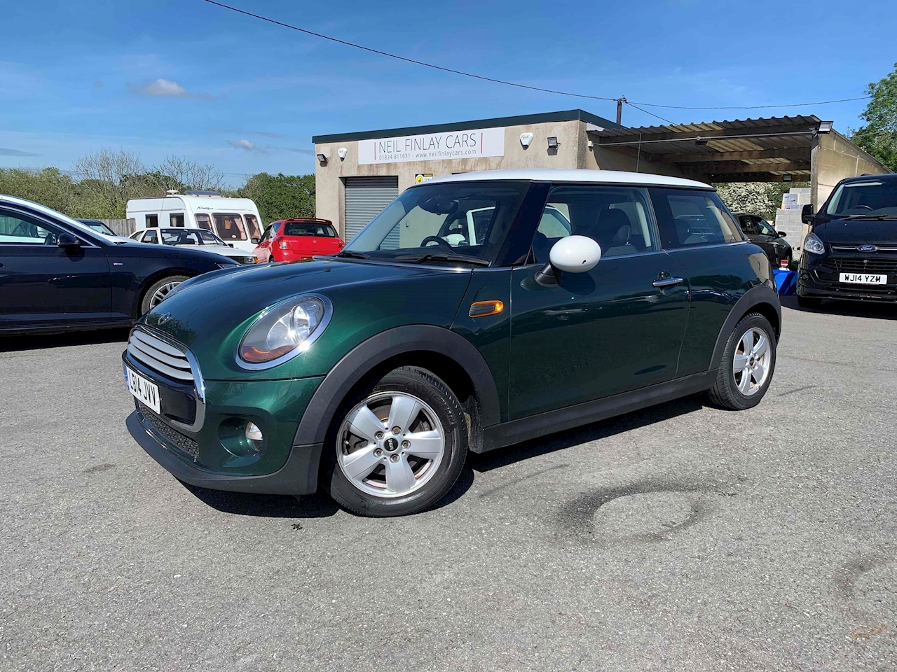 MINI 1.5 Cooper D Hatchback 3dr Diesel Manual (s/s) (116 ps) Vehicle Details Neil Finlay Cars