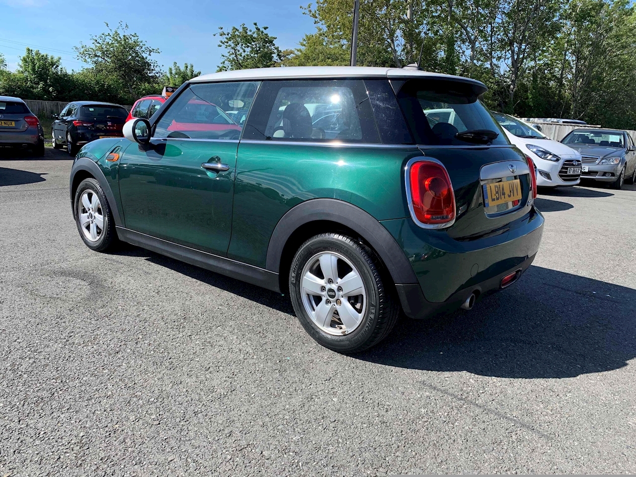 MINI 1.5 Cooper D Hatchback 3dr Diesel Manual (s/s) (116 ps) Vehicle Details Neil Finlay Cars