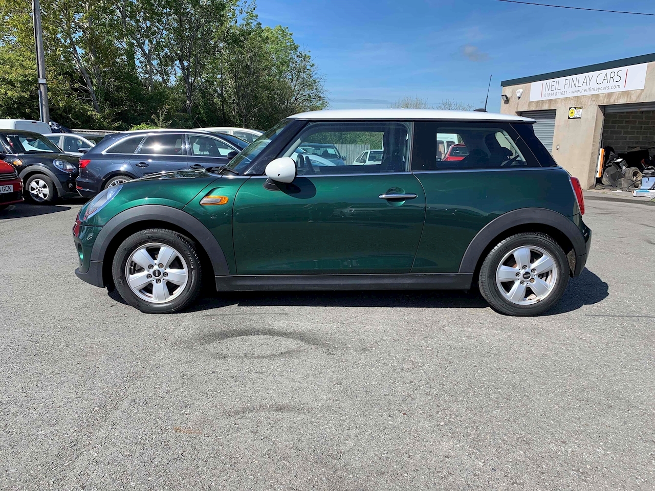 MINI 1.5 Cooper D Hatchback 3dr Diesel Manual (s/s) (116 ps) Vehicle Details Neil Finlay Cars