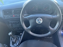 Volkswagen Golf Match - Thumb 8