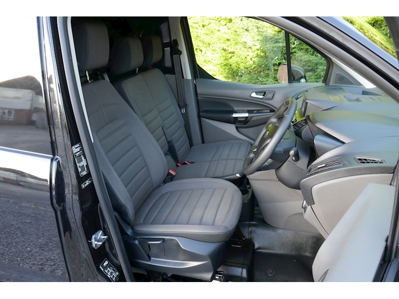 Ford Transit Connect image 31