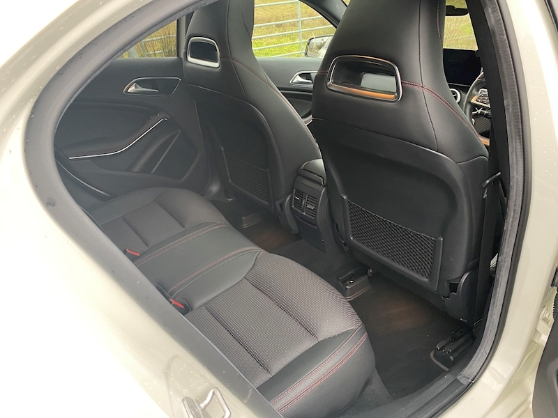 Mercedes-Benz 1.5 A180d AMG Line (Premium Plus) Hatchback 5dr Diesel (s/s) (109 ps)