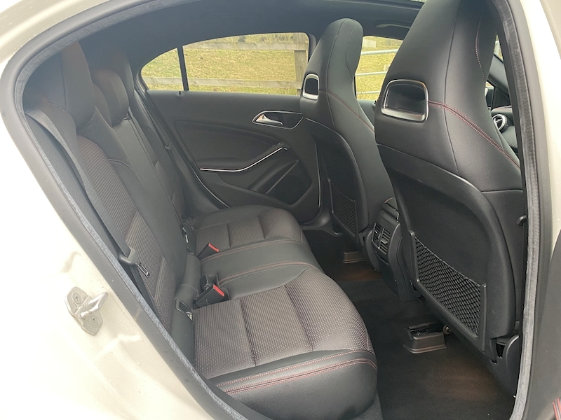 Mercedes-Benz 1.5 A180d AMG Line (Premium Plus) Hatchback 5dr Diesel (s/s) (109 ps)