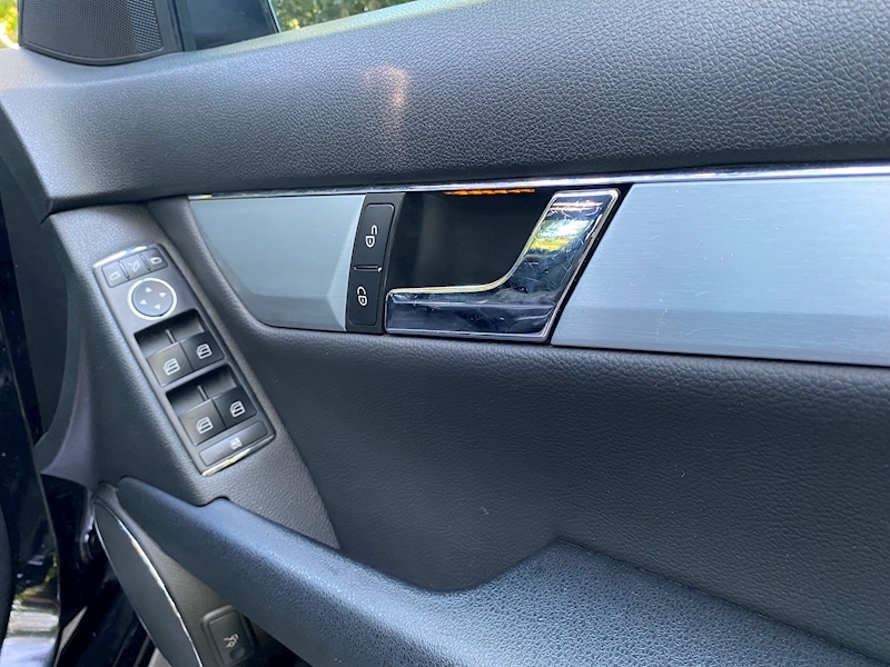 Mercedes-Benz 3.0 C350 CDI BlueEFFICIENCY Sport Saloon 4dr Diesel Automatic (174 g/km, 231 bhp)