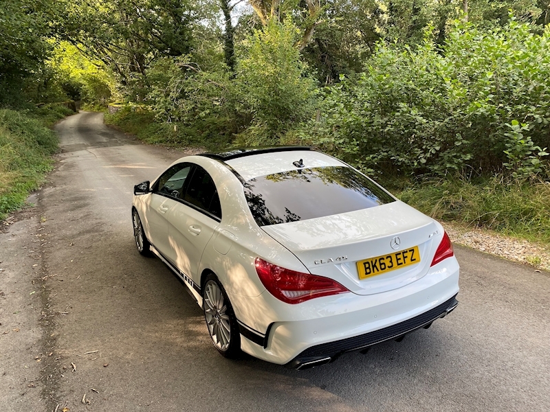 Mercedes-Benz 2.0 CLA45 AMG Coupe 4dr Petrol Speedshift DCT 4MATIC (165 g/km, 360 bhp)