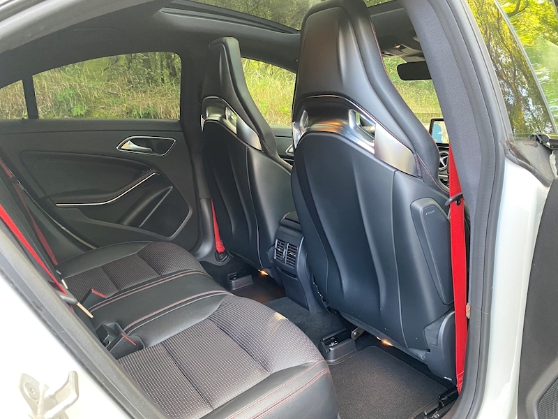 Mercedes-Benz 2.0 CLA45 AMG Coupe 4dr Petrol Speedshift DCT 4MATIC (165 g/km, 360 bhp)