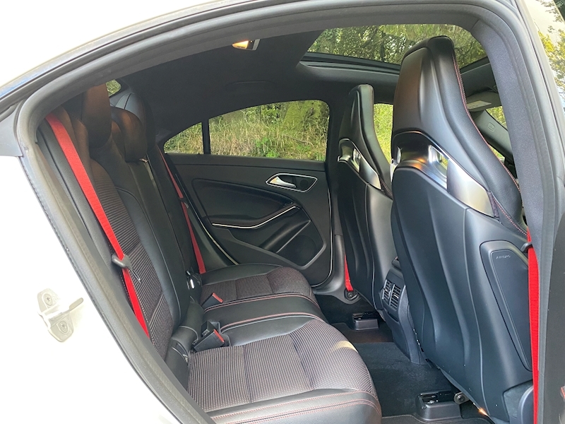 Mercedes-Benz 2.0 CLA45 AMG Coupe 4dr Petrol Speedshift DCT 4MATIC (165 g/km, 360 bhp)