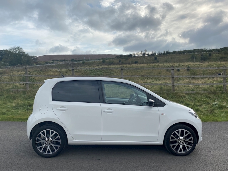 Volkswagen 1.0 Groove up! Hatchback 5dr Petrol Manual (108 g/km, 74 bhp)
