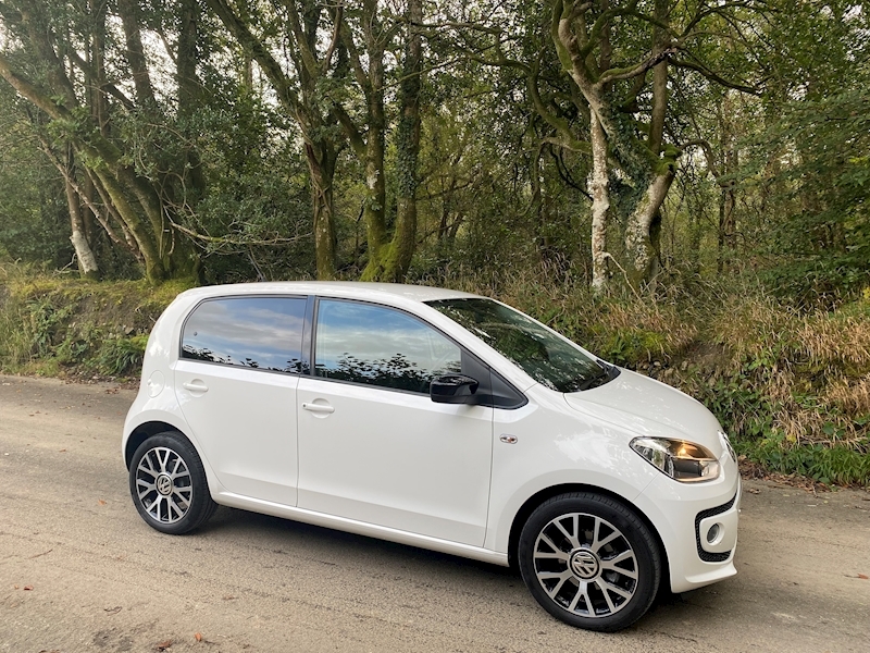 Volkswagen 1.0 Groove up! Hatchback 5dr Petrol Manual (108 g/km, 74 bhp)