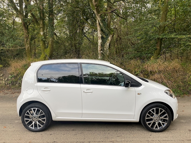 Volkswagen 1.0 Groove up! Hatchback 5dr Petrol Manual (108 g/km, 74 bhp)