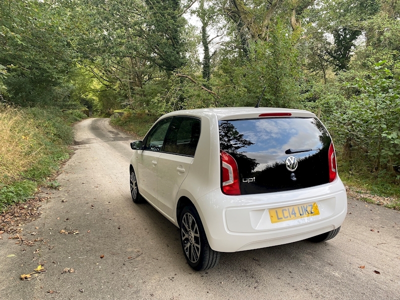 Volkswagen 1.0 Groove up! Hatchback 5dr Petrol Manual (108 g/km, 74 bhp)