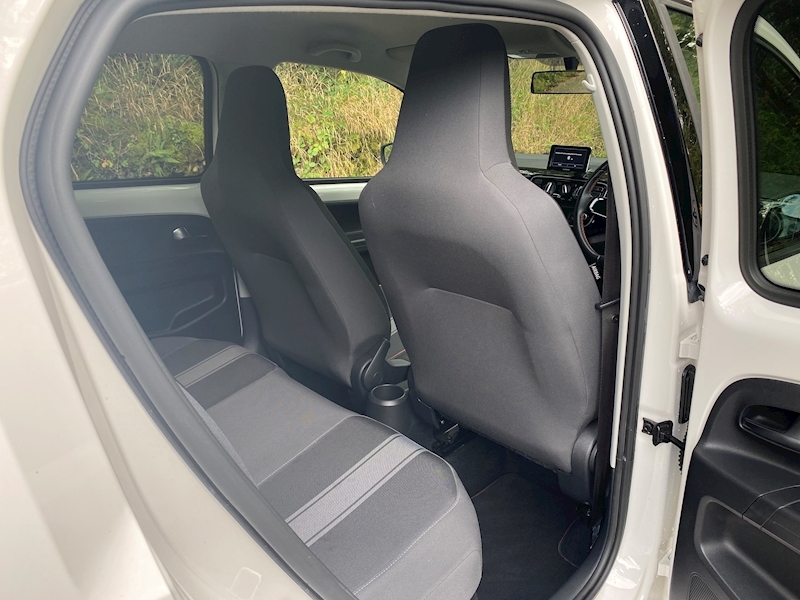 Volkswagen 1.0 Groove up! Hatchback 5dr Petrol Manual (108 g/km, 74 bhp)